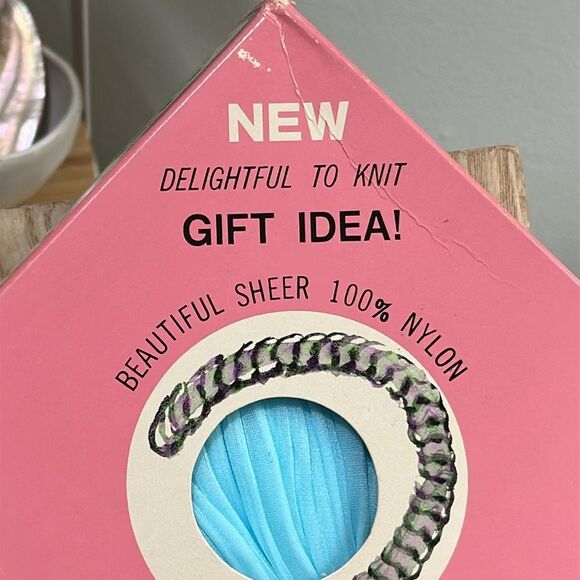 Vtg Hugger Puf Hanger Gift Kit Marlo Co Knit Nylon Dress Style Puffed Hangers - Picture 3 of 17